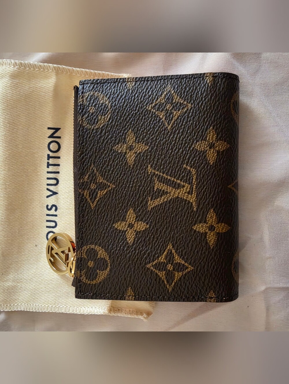 Authentic Louis Vuitton Monogram Lisa Wallet